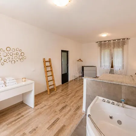 Dudi Jolie Maison - Jacuzzi * Lezzeno