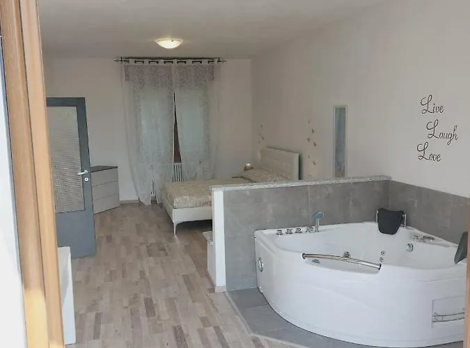 Dudi Jolie Maison - Jacuzzi Lezzeno