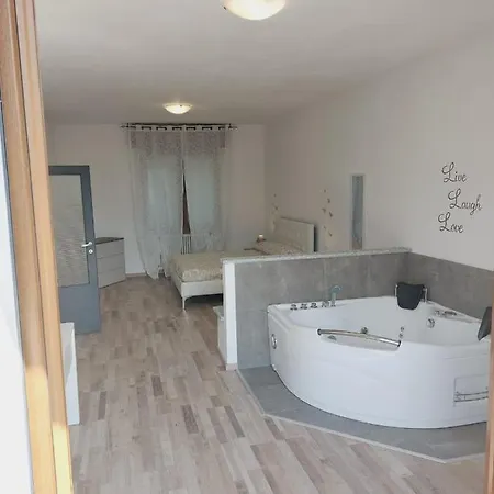 Dudi Jolie Maison - Jacuzzi Lezzeno